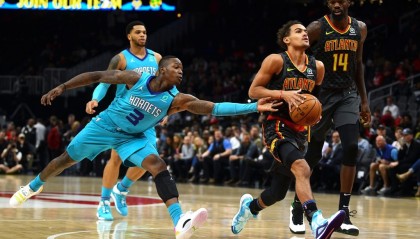  特雷杨52分老鹰加时胜黄蜂  